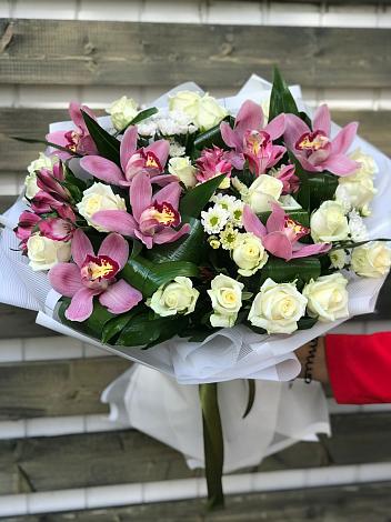 Букет цветов из: Розы и Хризантемы в Горбатовке