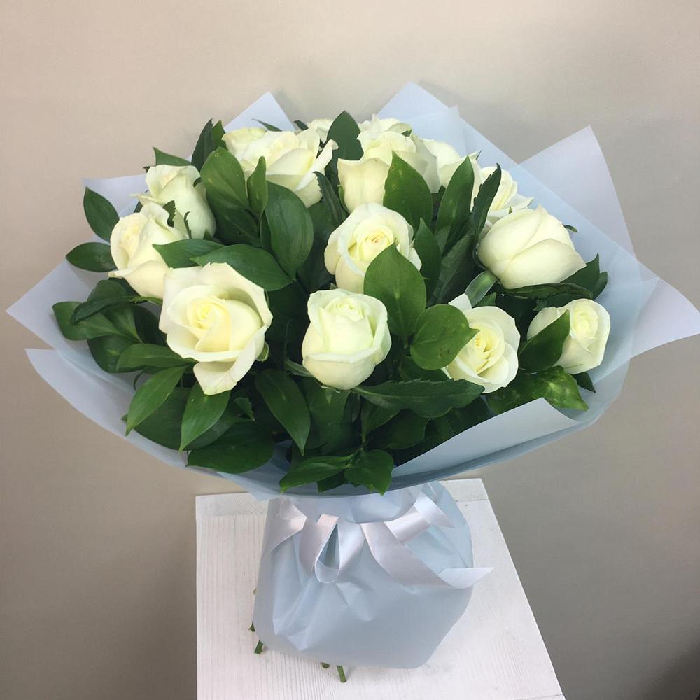 Букет 15 Белых роз Проуд в Горбатовке