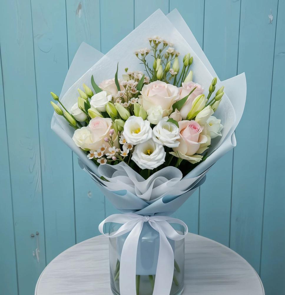 Букет цветов из: Розы и Лизиантусы в Горбатовке