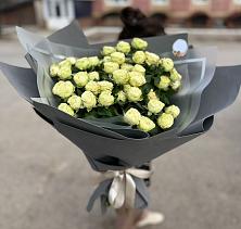 Букет Белые кустовые розы Солинеро в Горбатовке
