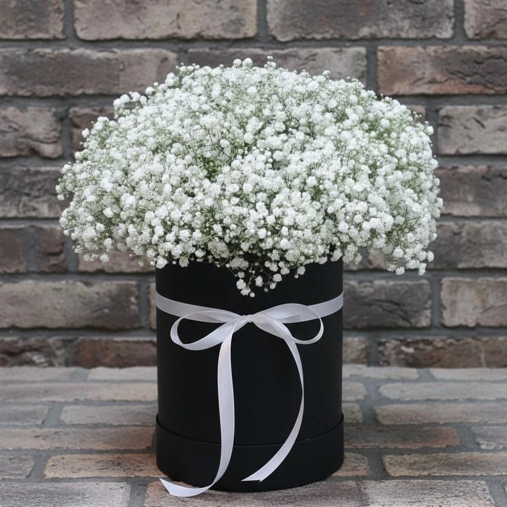 Цветочная композиция из Гипсофила в шляпной коробке в Горбатовке