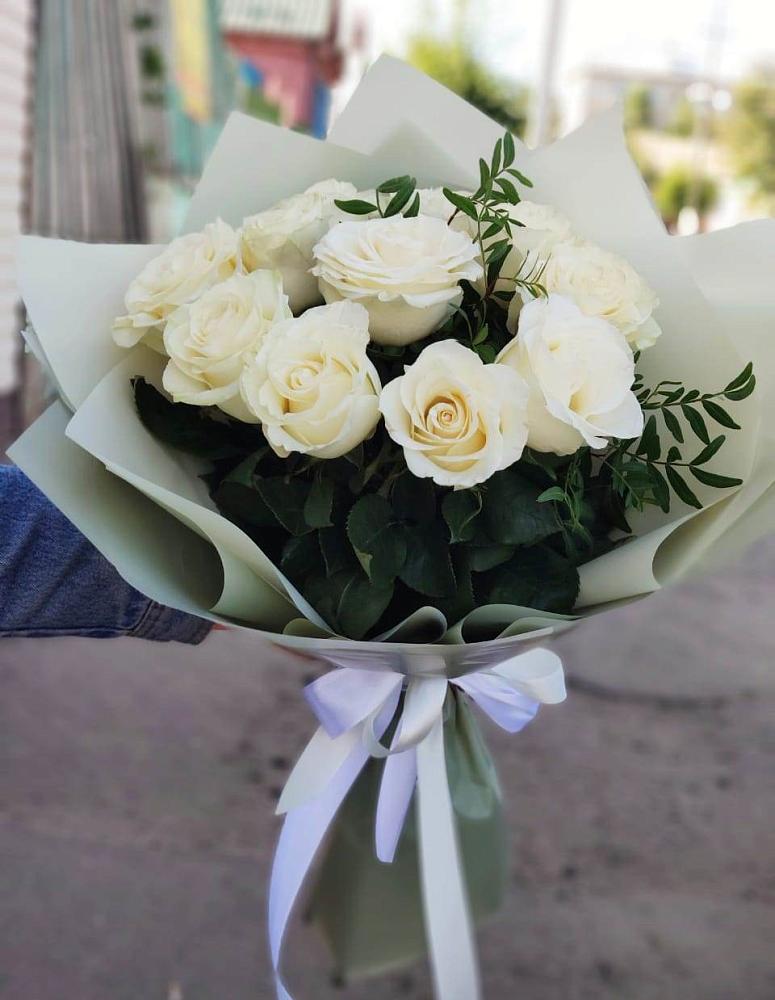 Букет Белые розы Проуд в Горбатовке