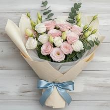 Букет цветов из:  Лизиантусы в Горбатовке