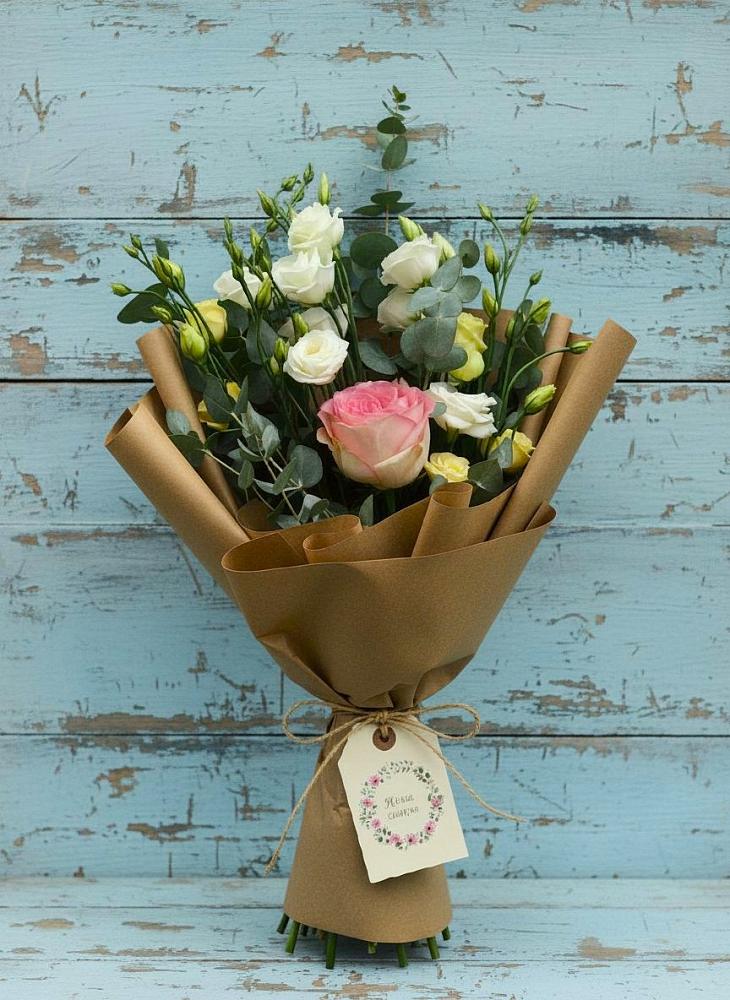 Букет цветов из: Розы и Лизиантусы в Горбатовке