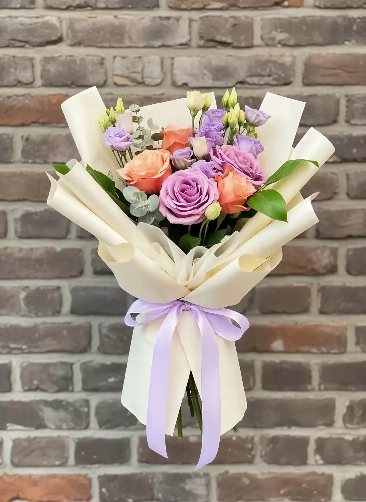 Букет цветов из: Лизиантусы и Розы в Горбатовке