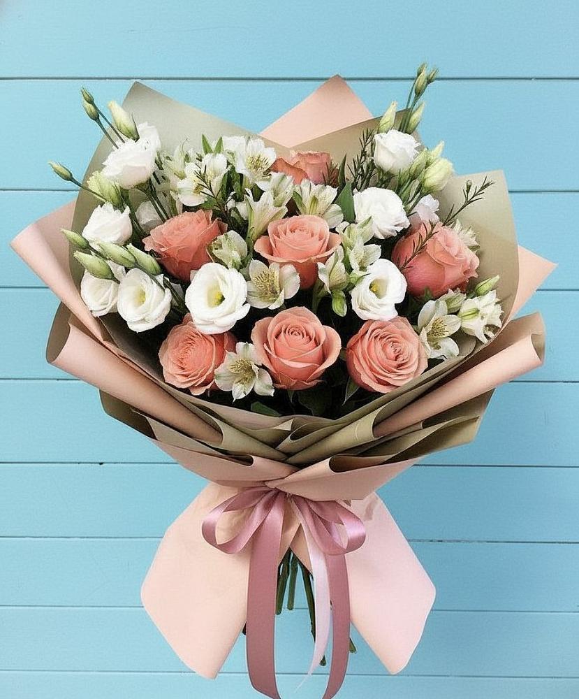 Букет цветов из: Розы, Альстромерии и Лизиантусы в Горбатовке