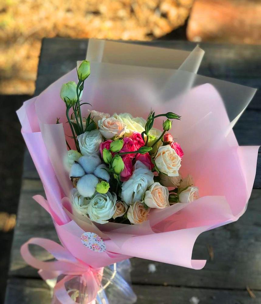 Букет цветов из: Розы и Лизиантусы в Горбатовке