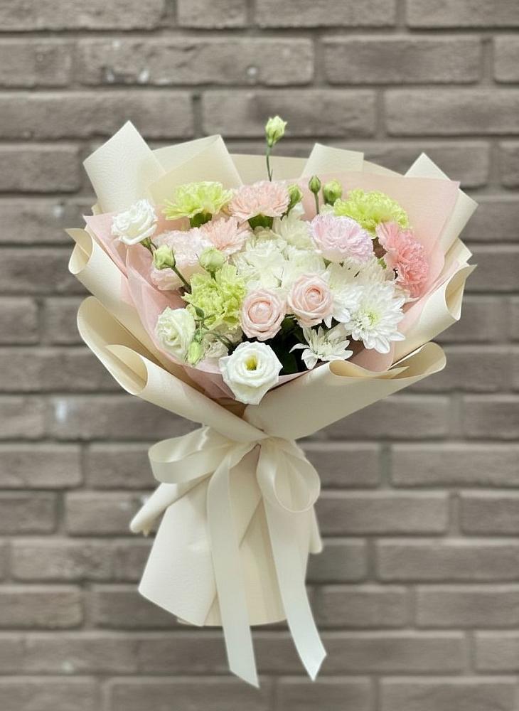 Букет цветов из: Гвоздики, Розы, Лизиантусы и Хризантемы в Горбатовке