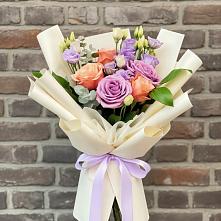 Букет цветов из:  Лизиантусы и Розы в Горбатовке