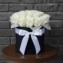 Цветочная композиция из Розы в шляпной коробке в Горбатовке