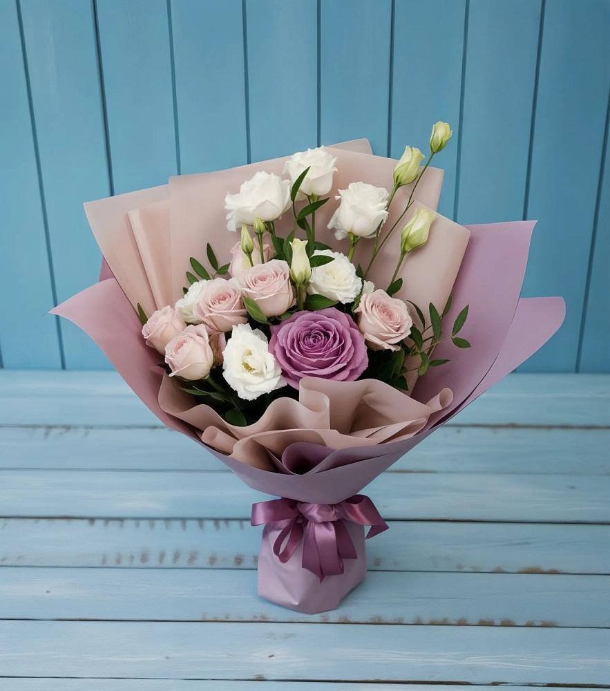 Букет цветов из: Розы и Лизиантусы в Горбатовке